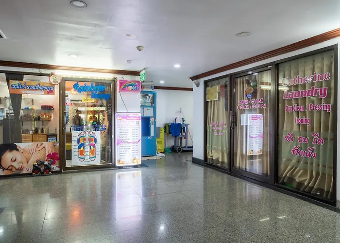 Bua Sukhumvit, Nana Bts 아파트